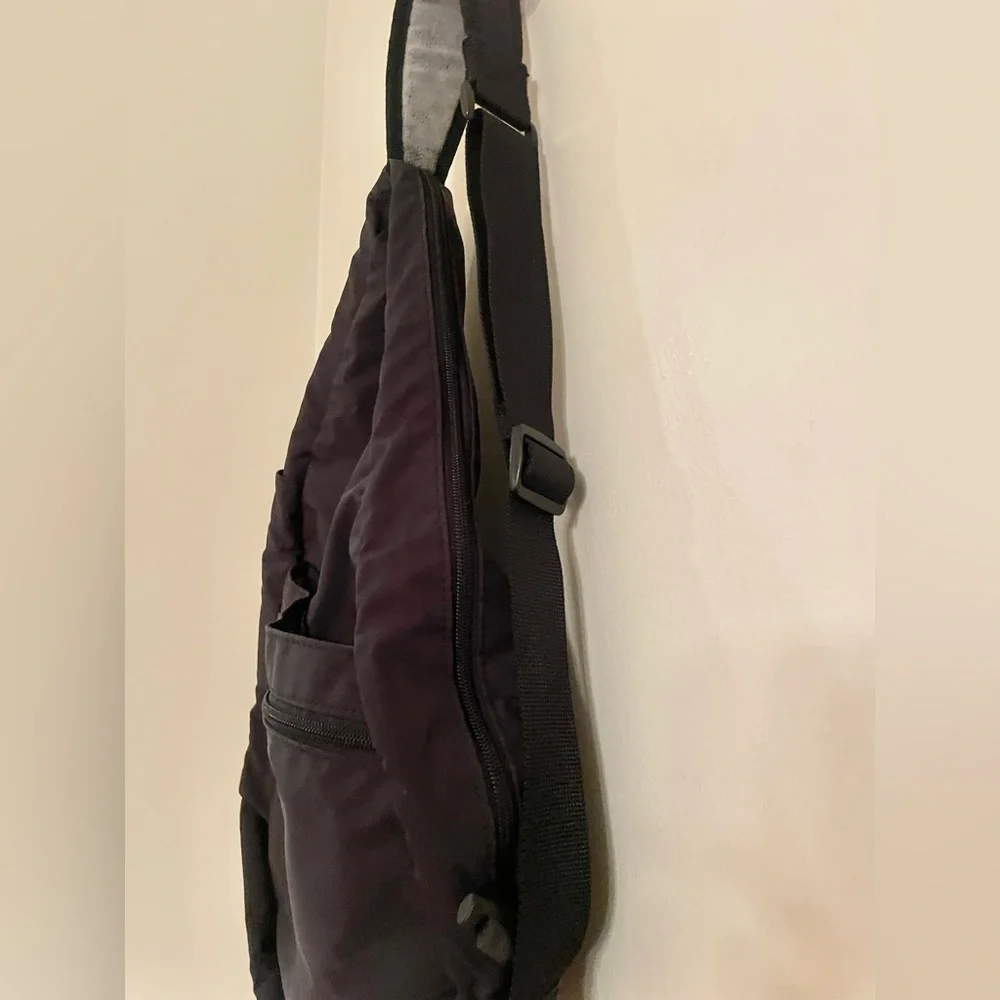 LL Bean Healthy Ameribag Sling Back Bag Black Adjustable Strap Medium